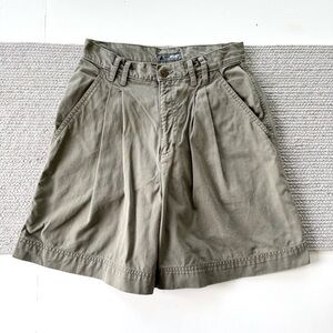 Vintage 90s LizWear Petite Olive Green Pleated High Waist Cotton Shorts Sz 6P